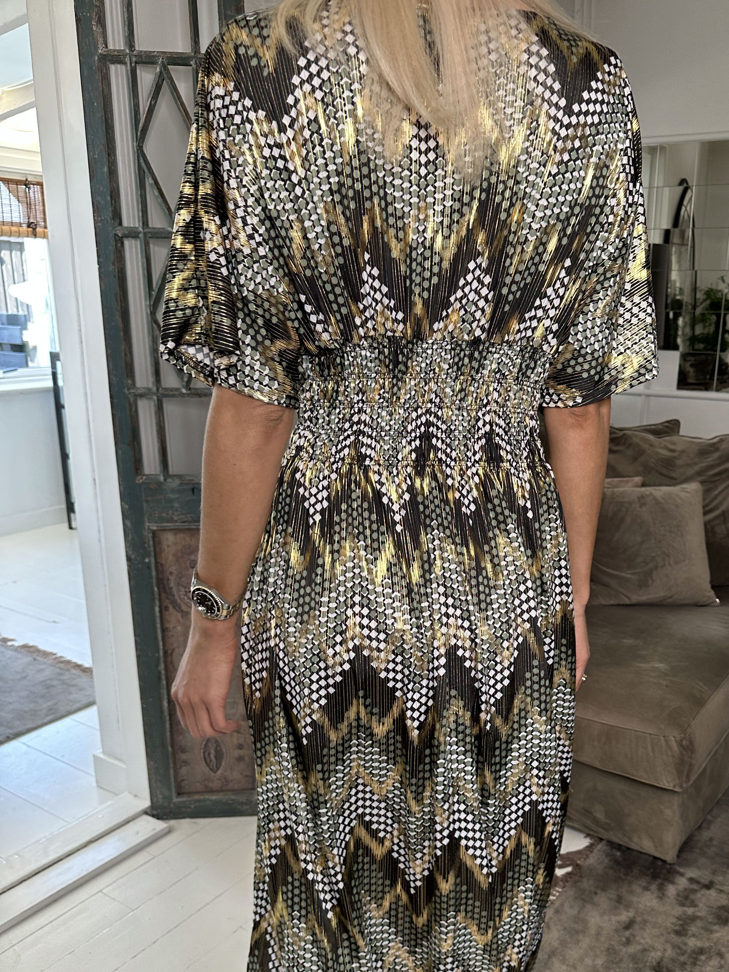 Pams pattern - Lang elastisk kjole i krølfrit stof